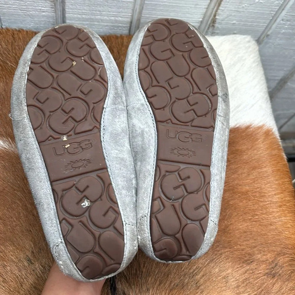 Womens UGG winter slippers size 5 check them out very nice thanks 🙏 - Picture 3 of 8